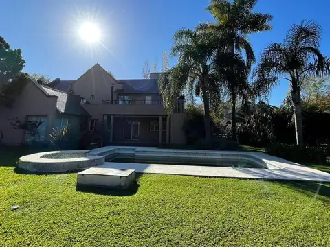 Casa en Venta con 2 cocheras