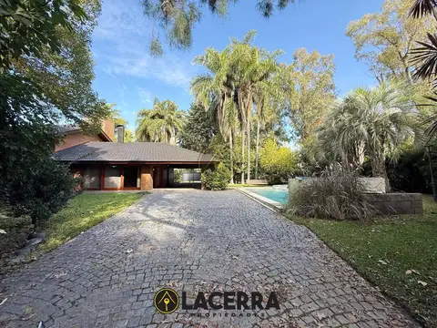 CASA 4 AMB. CON AMPLIO LOTE, PISCINA, COCHERA Y PARRILLA