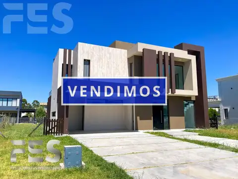Venta de Casa en Lagos de Canning