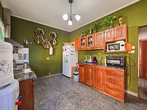 Casa 6 ambientes con 2 baños