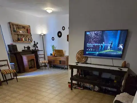 Casa 5 ambientes con 2 baños