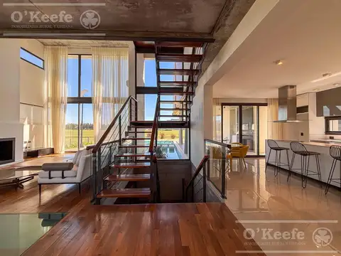 CASA EN VENTA DE ESTILO MODERNO DE 7 AMBIENTES CON PISCINA, FONDO AL POLO  EN GREENVILLE.