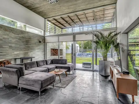 Casa 6 ambientes con 4 baños