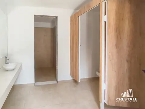 Casa 6 ambientes con 2 baños
