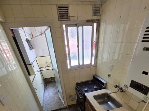 AMPLIO DEPARTAMENTO 2 AMB. - AL FRENTE - BALCON FRANCES - LAVADERO SEPARADO