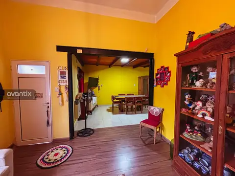 Amplia casa de 3 dormitorios y pileta - Apta crédito