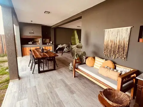 Casa 4 ambientes con 3 baños