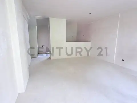 TRES AMBIENTES AL FRENTE, DORMITORIOS EN SUITE