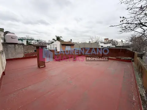 VENTA - PH DIVIDIDO EN 2 UNIDADES FUNCIONALES CON PATIOS Y TERRAZA - VILLA PUEYRREDON