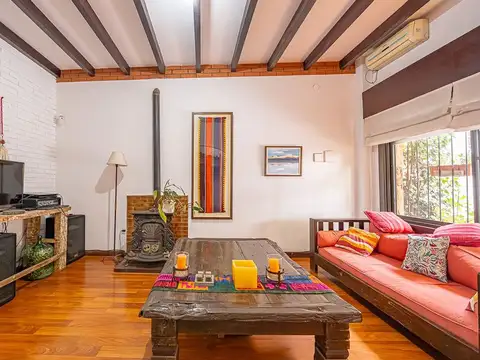 Casa 4 ambientes con 2 baños