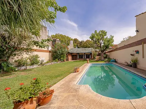 VENTA CASA 4 AMBIENTES APTA CREDITO BALLESTER