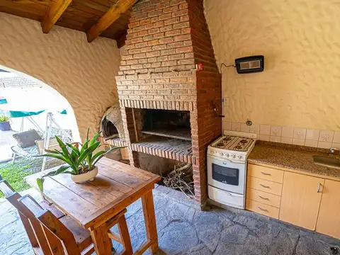 Casa en Venta con 2 cocheras