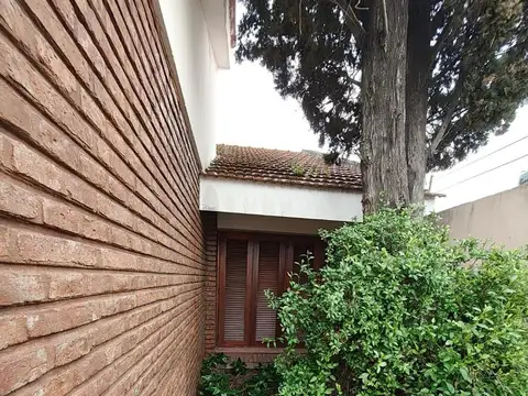 Casa 11 ambientes con 3 baños