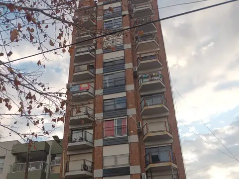 AL FRENTE CON ASCENSOR-