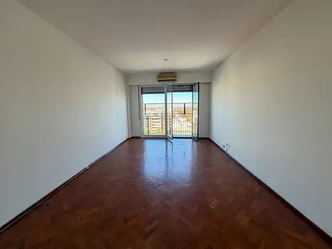Semipiso de 3 ambientes en pleno centro de Olivos