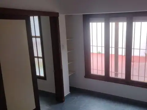 Depto Tipo Casa en Alquiler con 1 cocheras