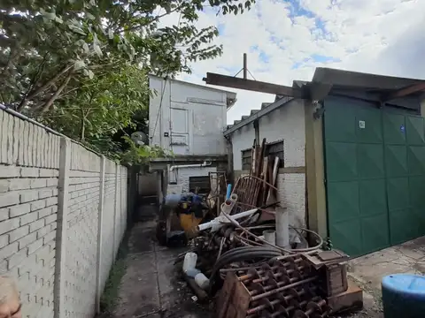 GALPON EN ADROGUE DE 866 X 37 CON VIVIENDA OPORTUNIDAD 