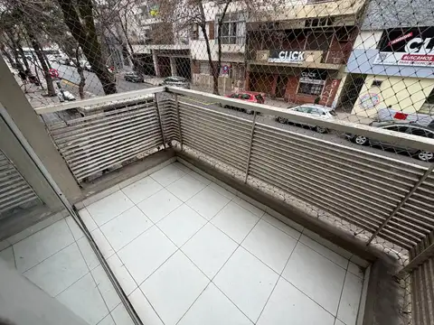 DEPTO "PRÁCTICAMENTE" DOS AMB, MUY FUNCIONAL 