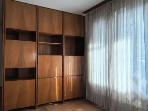 Casa en Alquiler con 2 cocheras