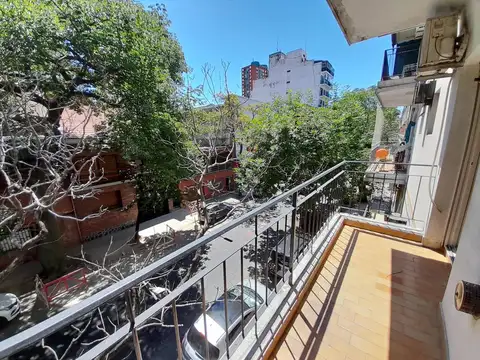 EXCELENTE MONOAMBIENTE CON BALCÓN - MUY LUMINOSO