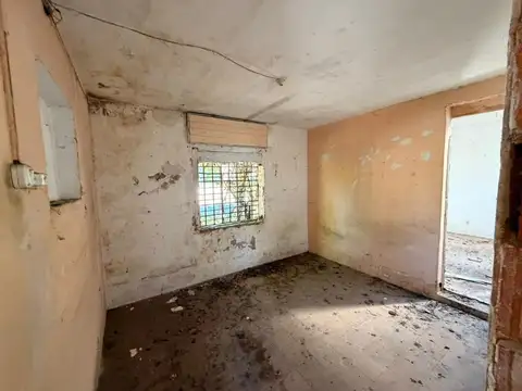 Terreno con casa a demoler o reciclar. Zona Centrica
