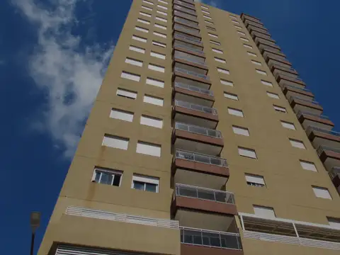 ALQUILER | DEPARTAMENTO 3 DORMITORIOS CON COCHERA – CENTRO DE POSADAS