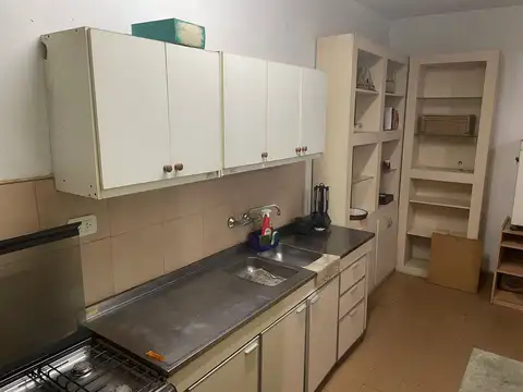 VENTA CASA DE 4 DORMIS C/PILETA- FLORIDA