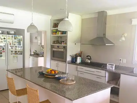 Casa 6 ambientes con 3 baños