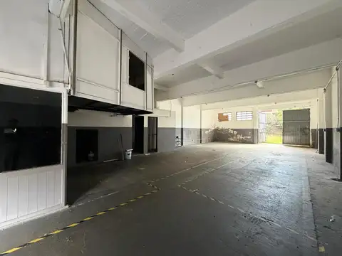 alquiler Local Oficina Deposito 140m2 cubiertos + 90m2 libre