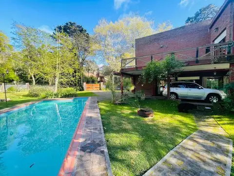 Casa 4 ambientes con 4 baños