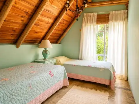 Venta de CASA 4 AMBIENTES con AMARRA PROPIA en ISLA SANTA MÓNICA