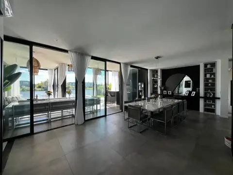 Casa en Venta con 4 cocheras
