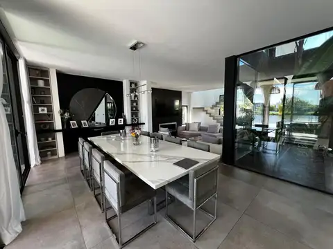 Casa 7 ambientes con 4 baños