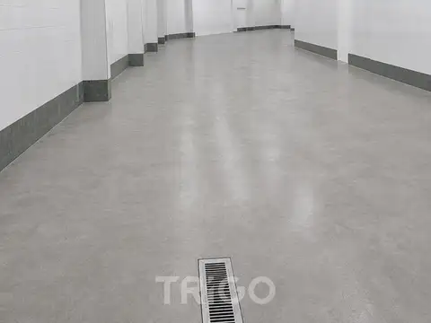 Local en alquiler de 700m2 salida a dos calles Acceso Oeste Ituzaingo