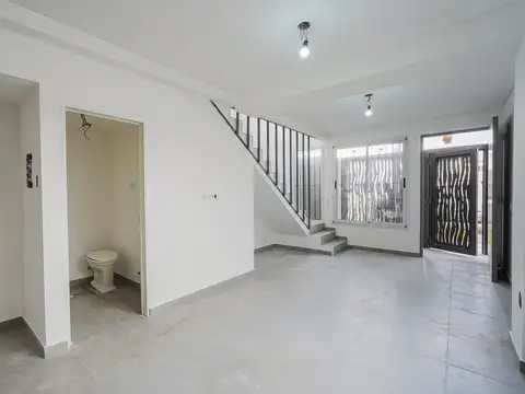 VENTA DUPLEX 3 AMBIENTES A ESTRENAR EN RAMOS MEJIA  ANTICIPO Y FINANCIACIÓN