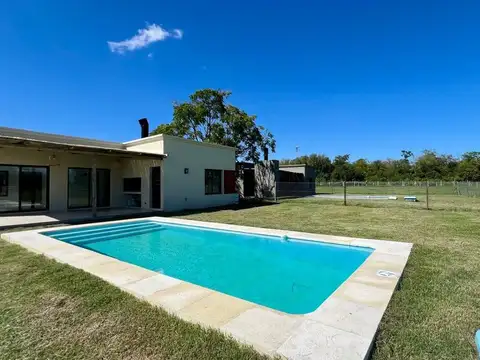 Casa en Alquiler con 1 cochera