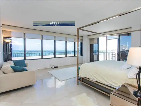 Departamento en Venta con 2 cocheras