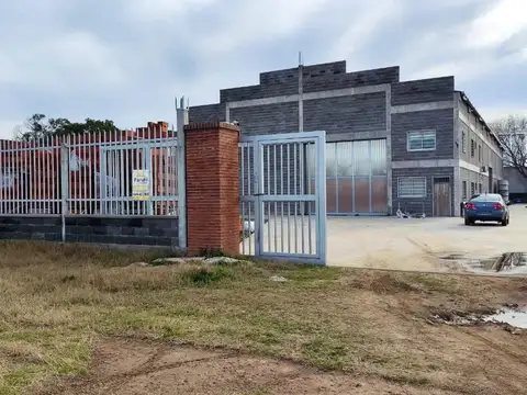 Galpónes 1300 m2 en total s/Lote 4300m2(54x80)a 100m Ruta11