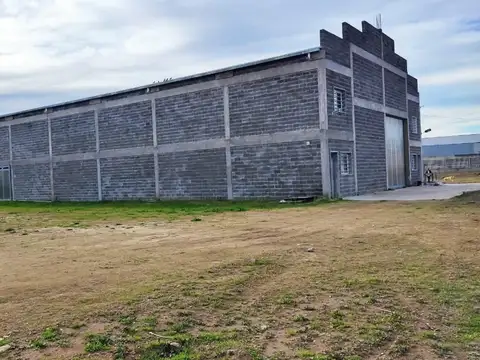 Galpónes 1300 m2 en total s/Lote 4300m2(54x80)a 100m Ruta11