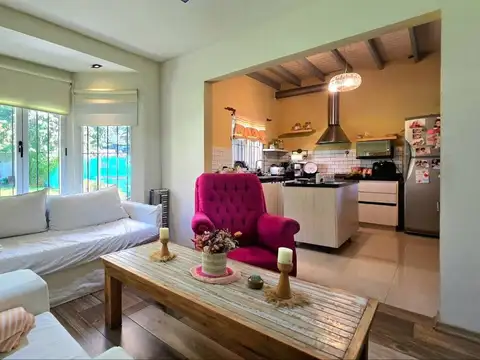 Venta casa 4 ambientes f/ Parque Leloir