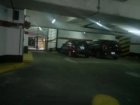 COCHERA FIJA CUBIERTA EN SUIPACHA Y AV. CORDOBA