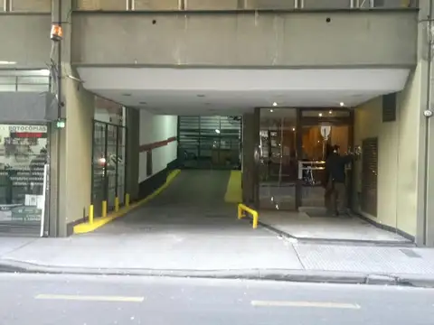 COCHERA FIJA CUBIERTA EN SUIPACHA Y AV. CORDOBA