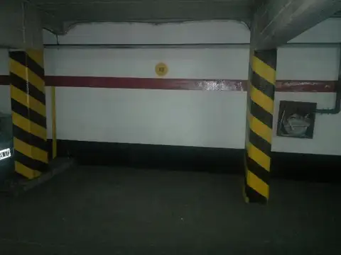 COCHERA FIJA CUBIERTA EN SUIPACHA Y AV. CORDOBA