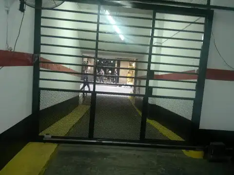 COCHERA FIJA CUBIERTA EN SUIPACHA Y AV. CORDOBA