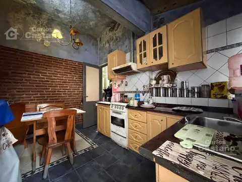 Depto. Tipo Casa 3 Amb. a Reciclar en Planta Alta
