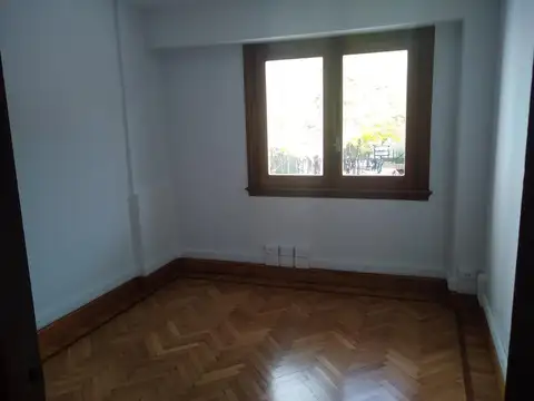 Oficina 4 ambientes con 1 baño