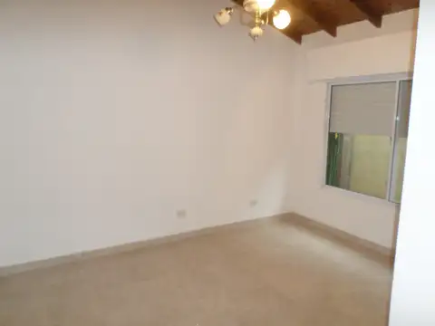 Depto Tipo Casa en Alquiler de 1 dormitorio