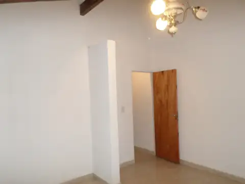 Depto Tipo Casa en Alquiler en Villa Ballester, $ 590.000
