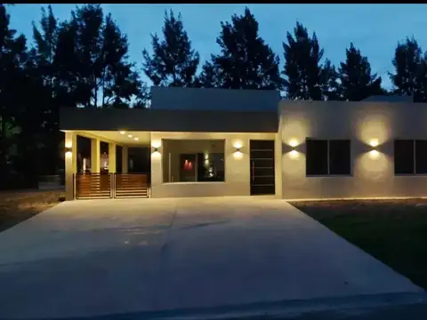 Casa 4 ambientes con 3 baños