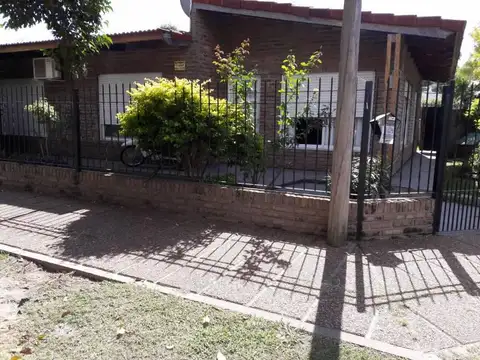 Casa | 3 Dormitorios | Amplio patio libre | Cochera | Capitán Bermúdez | Barrio Posta